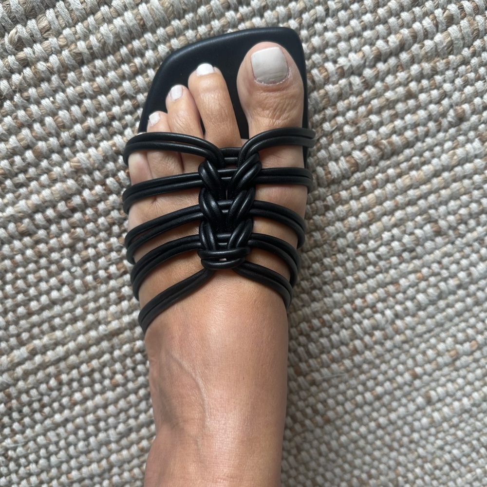 Marc Fisher Black Strappy Sandals Modern Design